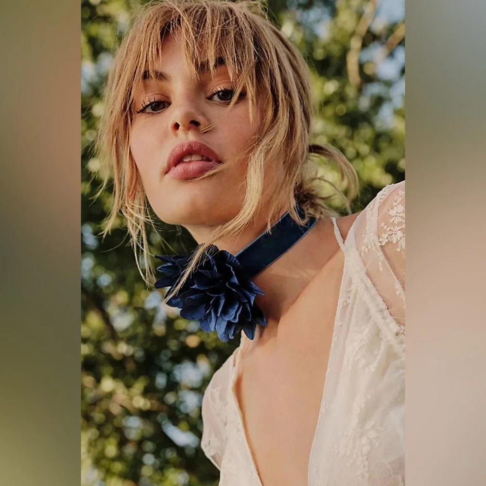FREE PEOPLE | ✨NEW✨ Melody Velvet Choker in Navy